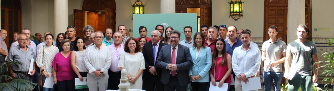 Sánchez Haro entrega las resoluciones de unos incentivos que superan los 17 millones de euros en Jaén y que se destinarán sobre todo a proyectos de olivar Sánchez Haro entrega las resoluciones de unos incentivos que superan los 17 millones de euros en Jaén y que se destinarán sobre todo a proyectos de olivar