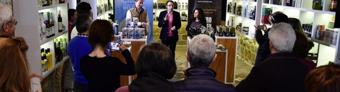 El Centro de Interpretación Olivar y Aceite acoge la presentación, cata y degustación de los AOVEs de la empresa Aceitex El Centro de Interpretación Olivar y Aceite acoge la presentación, cata y degustación de los AOVEs de la empresa Aceitex