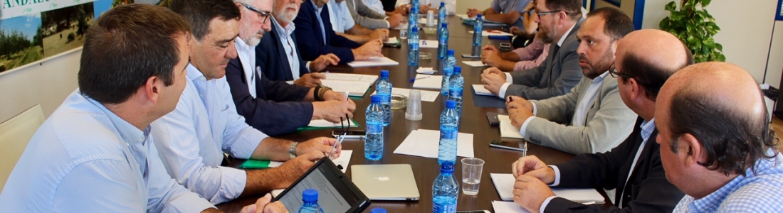 El consejero de Agricultura analiza con Asaja-Andalucía la situación del sector agrario El consejero de Agricultura analiza con Asaja-Andalucía la situación del sector agrario