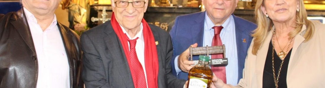 Entregan 300 litros de aceite a la ONG «Mensajeros de la Paz» Entregan 300 litros de aceite a la ONG «Mensajeros de la Paz»
