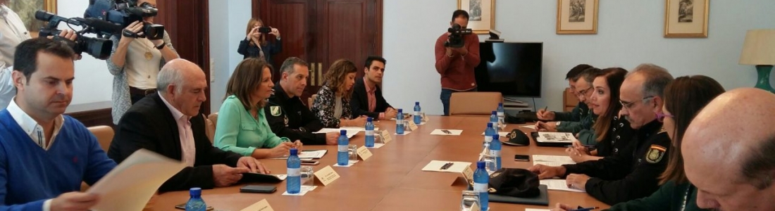 Policía de la Junta llevará a cabo labores de vigilancia y control de personas y vehículos tanto en explotaciones como en almazaras durante la campaña de la aceituna Policía de la Junta llevará a cabo labores de vigilancia y control de personas y vehículos tanto en explotaciones como en almazaras durante la campaña de la aceituna