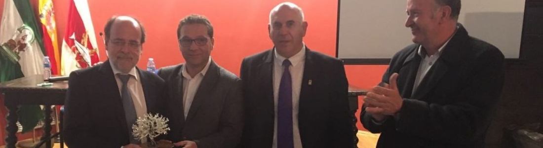 Oleomiel reconoce al coordinador del Estudio Predimed, el doctor Ramón Estruch Oleomiel reconoce al coordinador del Estudio Predimed, el doctor Ramón Estruch