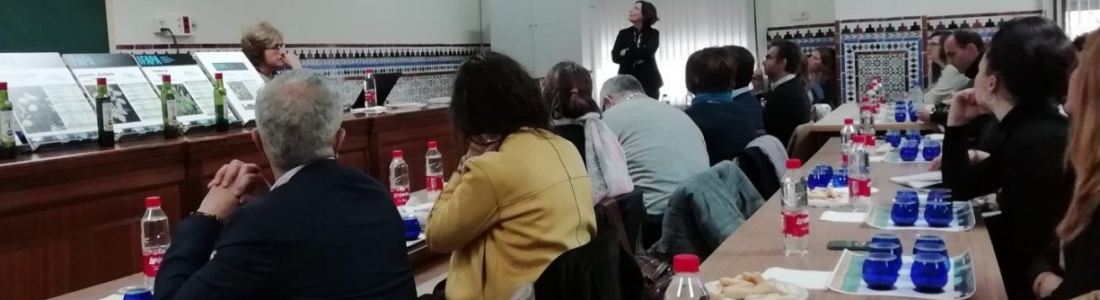 Más de un centenar de personas participan en una cata de aceites de oliva virgen extra organizada en el centro cordobés «Alameda del Obispo» Más de un centenar de personas participan en una cata de aceites de oliva virgen extra organizada en el centro cordobés «Alameda del Obispo»