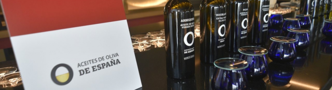 Aceites de Oliva de España e Iberia firman un acuerdo para llevar la imagen y los sabores de España por todo el mundo Aceites de Oliva de España e Iberia firman un acuerdo para llevar la imagen y los sabores de España por todo el mundo