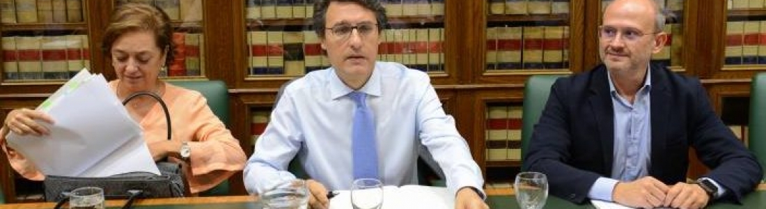 El secretario general de Agricultura analiza con los representantes del sector la situación del aceite de oliva El secretario general de Agricultura analiza con los representantes del sector la situación del aceite de oliva