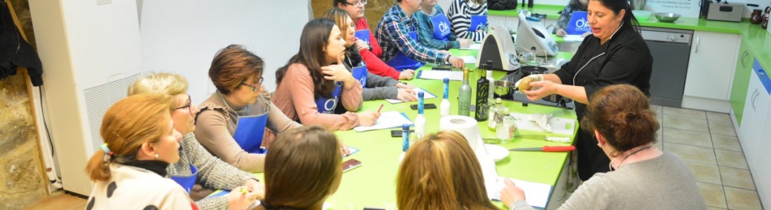 Taller de cocina de Manuela Monsalve con «Sabor a Andalucía» y con protagonismo del AOVE Taller de cocina de Manuela Monsalve con «Sabor a Andalucía» y con protagonismo del AOVE