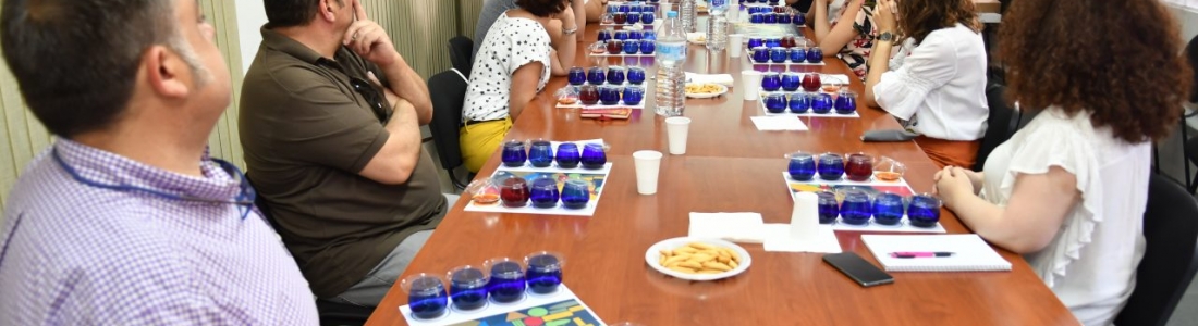 Nueva sesión del Club de Cata «Olivar y Aceite», esta vez dedicada a los aceites flavorizados-aromatizados Nueva sesión del Club de Cata «Olivar y Aceite», esta vez dedicada a los aceites flavorizados-aromatizados