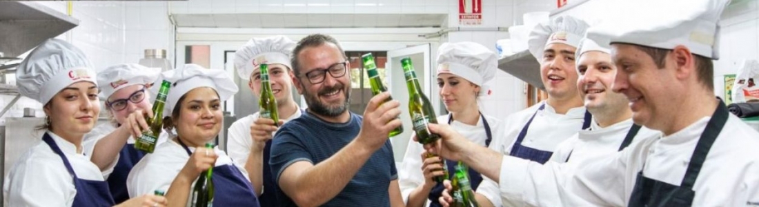 Pedro Sánchez profundiza en las claves de su cocina, apela a la formación, elogia los aceites de oliva y hace un alegato en defensa de Jaén Pedro Sánchez profundiza en las claves de su cocina, apela a la formación, elogia los aceites de oliva y hace un alegato en defensa de Jaén