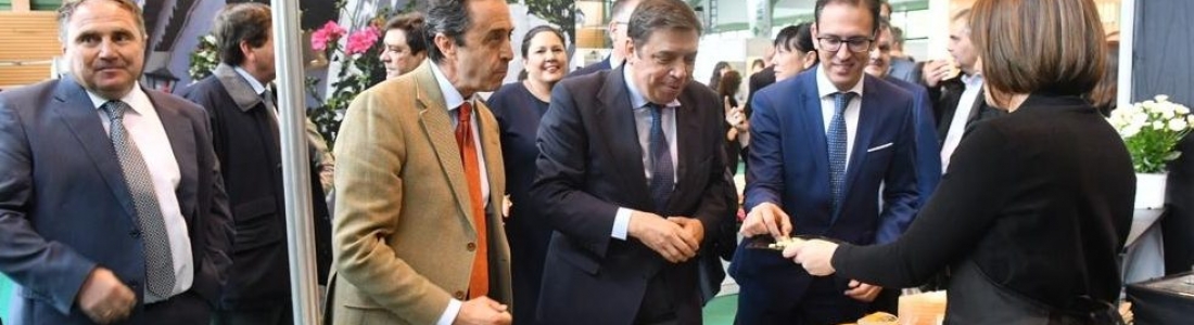 Luis Planas recalca la necesidad de ganar en competitividad para consolidar las exportaciones y abrir nuevos mercados Luis Planas recalca la necesidad de ganar en competitividad para consolidar las exportaciones y abrir nuevos mercados