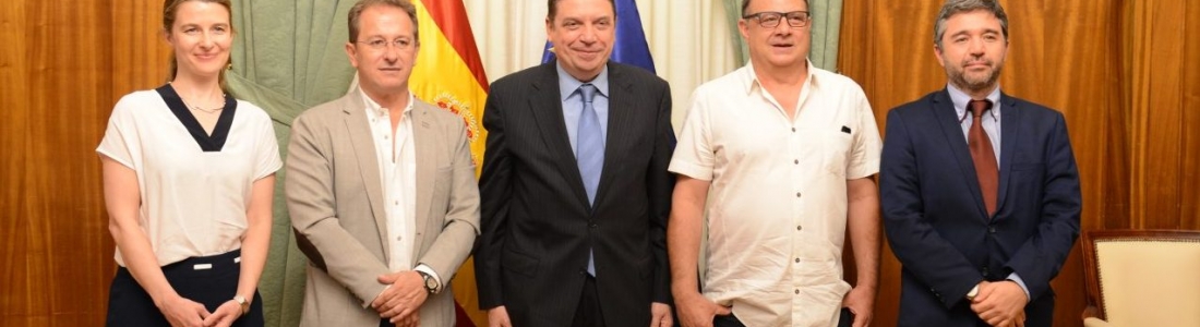 Ministerio y sindicatos coinciden en apreciar que la PAC debe preservar el actual presupuesto para poder hacer frente a los nuevos retos de la agricultura y mantener el empleo en el sector primario Ministerio y sindicatos coinciden en apreciar que la PAC debe preservar el actual presupuesto para poder hacer frente a los nuevos retos de la agricultura y mantener el empleo en el sector primario