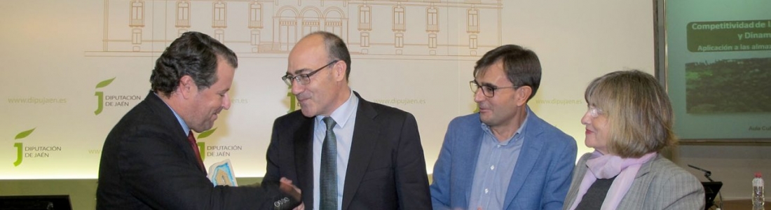 Francisco Sánchez recibe el Premio de Investigación Agraria del IEG por un estudio sobre la competitividad de las almazaras Francisco Sánchez recibe el Premio de Investigación Agraria del IEG por un estudio sobre la competitividad de las almazaras