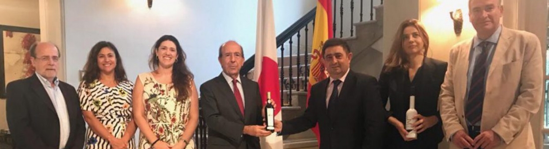 El presidente de la Diputación de Jaén mantiene un encuentro con el embajador español en Japón, al que ha entregado una muestra de los aceites Jaén Selección 2018 El presidente de la Diputación de Jaén mantiene un encuentro con el embajador español en Japón, al que ha entregado una muestra de los aceites Jaén Selección 2018