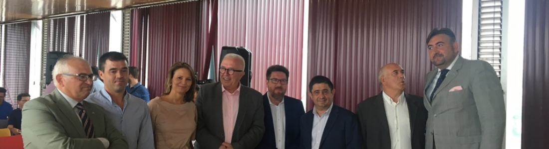 El presidente de la Diputación de Jaén anima al sector oleícola a seguir cuidando el etiquetado de los aceites de oliva El presidente de la Diputación de Jaén anima al sector oleícola a seguir cuidando el etiquetado de los aceites de oliva