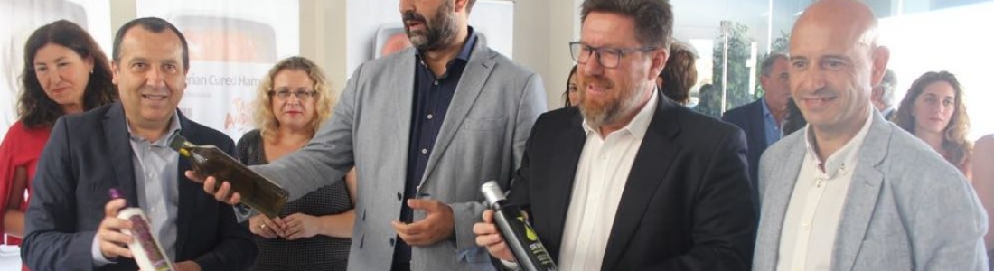 La Junta subraya los grandes beneficios que aporta a Andalucía la unión entre el turismo y el sector agroalimentario La Junta subraya los grandes beneficios que aporta a Andalucía la unión entre el turismo y el sector agroalimentario