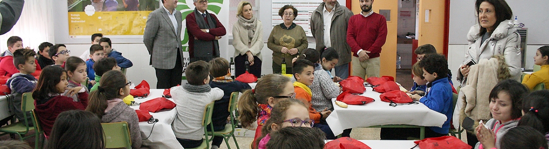 La UPA promociona en un colegio de Murcia el AOVE con un desayuno saludable La UPA promociona en un colegio de Murcia el AOVE con un desayuno saludable