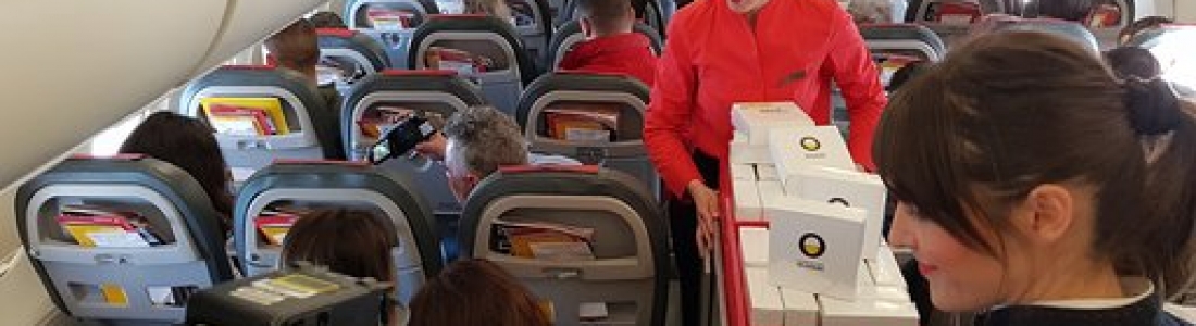 Aceites de Oliva de España celebra la primera cata aérea de aceite de oliva virgen extra de la historia en un avión de Iberia Aceites de Oliva de España celebra la primera cata aérea de aceite de oliva virgen extra de la historia en un avión de Iberia