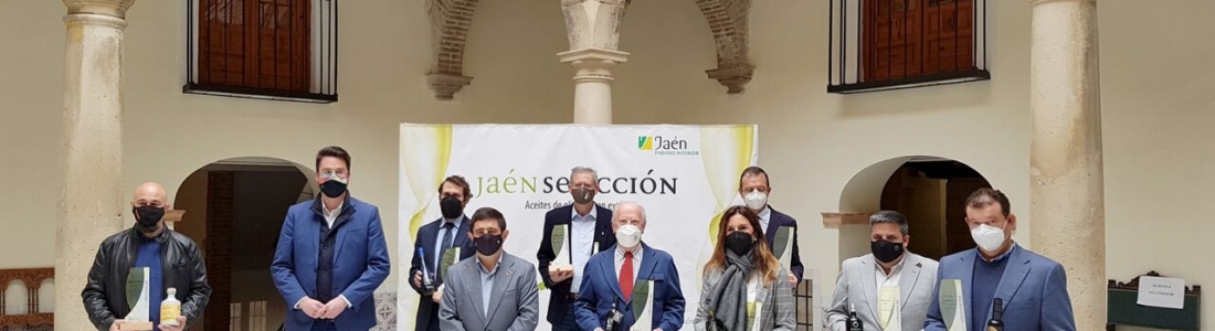 La Diputación entrega los distintivos con los que reconoce a los Jaén Selección 2021 como los ocho mejores AOVEs de la provincia La Diputación entrega los distintivos con los que reconoce a los Jaén Selección 2021 como los ocho mejores AOVEs de la provincia