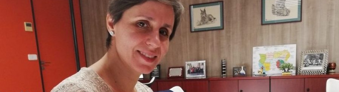 La delegada de Agricultura respalda las medidas de autorregulación, almacenamiento y el trabajo con Competencia para frenar la caída de los precios del aceite de oliva en origen La delegada de Agricultura respalda las medidas de autorregulación, almacenamiento y el trabajo con Competencia para frenar la caída de los precios del aceite de oliva en origen