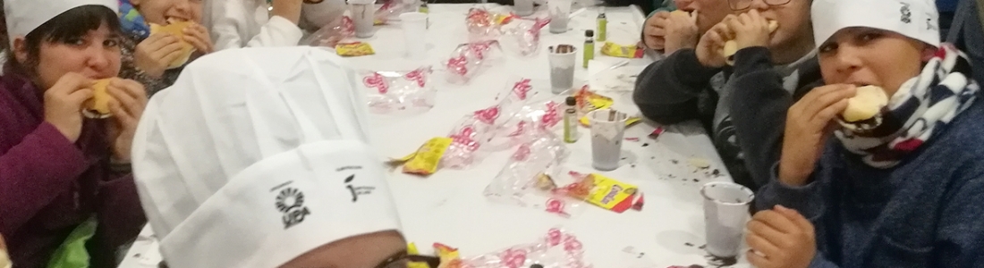 UPA Jaén promociona el AOVE entre los alumnos del Colegio San Juan Bautista, de Cuevas Bajas (Málaga) UPA Jaén promociona el AOVE entre los alumnos del Colegio San Juan Bautista, de Cuevas Bajas (Málaga)