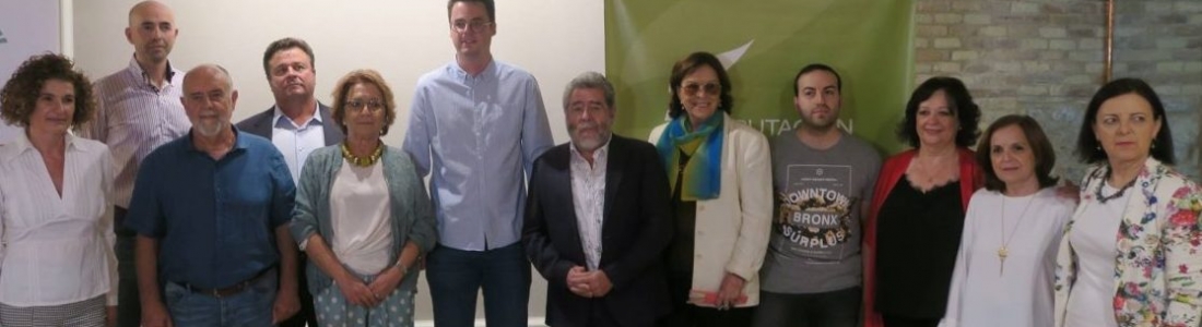 Autores de toda España rinden culto al oro líquido en el libro “Esencia de Olivo” Autores de toda España rinden culto al oro líquido en el libro “Esencia de Olivo”