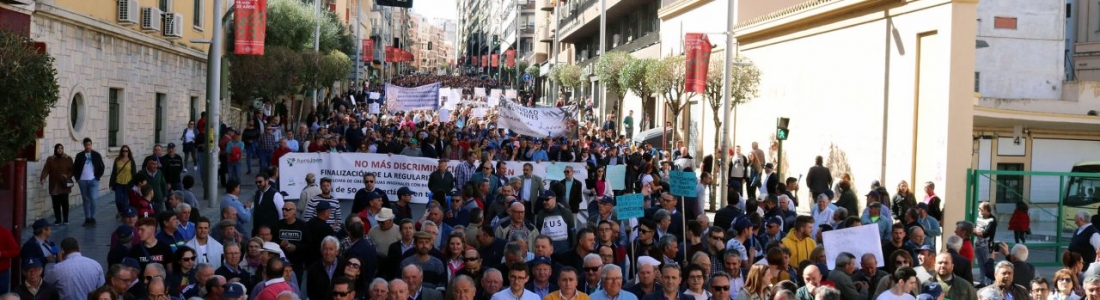 Manifestación de los regantes de Jaén para exigir riegos extraordinarios a la CHG para el olivar Manifestación de los regantes de Jaén para exigir riegos extraordinarios a la CHG para el olivar