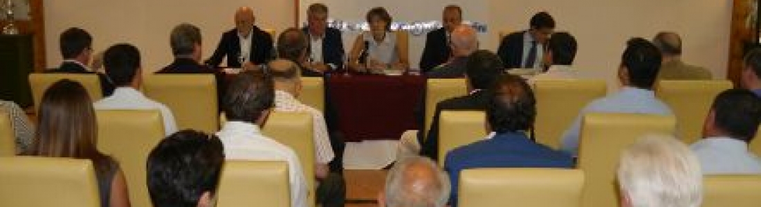 Reyes acusa a la ministra de Agricultura de «burlarse de Jaén y de sus olivareros» Reyes acusa a la ministra de Agricultura de «burlarse de Jaén y de sus olivareros»