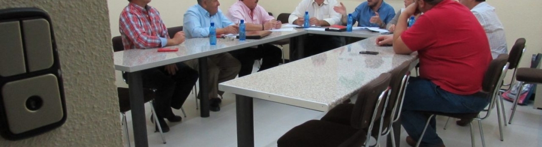 El PSOE de Jaén denuncia que el Ministerio de Agricultura reclame a cuatro comunidades de regantes casi tres millones de euros El PSOE de Jaén denuncia que el Ministerio de Agricultura reclame a cuatro comunidades de regantes casi tres millones de euros