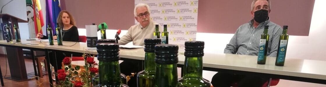 La cooperativa Santa María de Pegalajar produce una media anual de 1,8 millones de kilos de aceite, de los que cerca 3.000 son de cosecha temprana La cooperativa Santa María de Pegalajar produce una media anual de 1,8 millones de kilos de aceite, de los que cerca 3.000 son de cosecha temprana