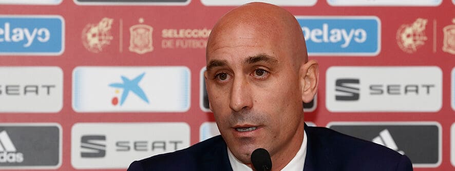Luis Rubiales se suma al Programa Solidario «El aceite de la vida» Luis Rubiales se suma al Programa Solidario «El aceite de la vida»