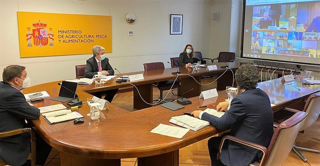 La consejera de Agricultura afirma que Europa no pide una convergencia brusca de la PAC como está implantando el Ministerio en el periodo transitorio La consejera de Agricultura afirma que Europa no pide una convergencia brusca de la PAC como está implantando el Ministerio en el periodo transitorio