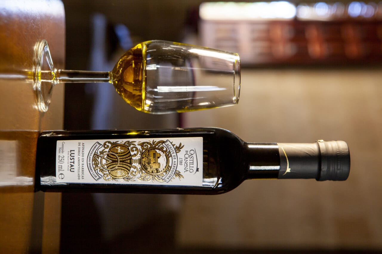 Castillo de Canena presenta Arbequino Amontillado, el primer aceite de oliva virgen extra afinado en barricas de vino de Jerez Castillo de Canena presenta Arbequino Amontillado, el primer aceite de oliva virgen extra afinado en barricas de vino de Jerez