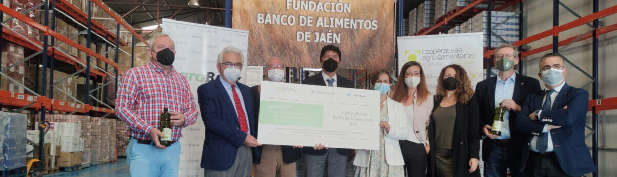 Cooperativas Agro-alimentarias, Fundación “la Caixa” y CaixaBank entregan más de 1.500 kilos de alimentos al Banco de Alimentos de Jaén Cooperativas Agro-alimentarias, Fundación “la Caixa” y CaixaBank entregan más de 1.500 kilos de alimentos al Banco de Alimentos de Jaén