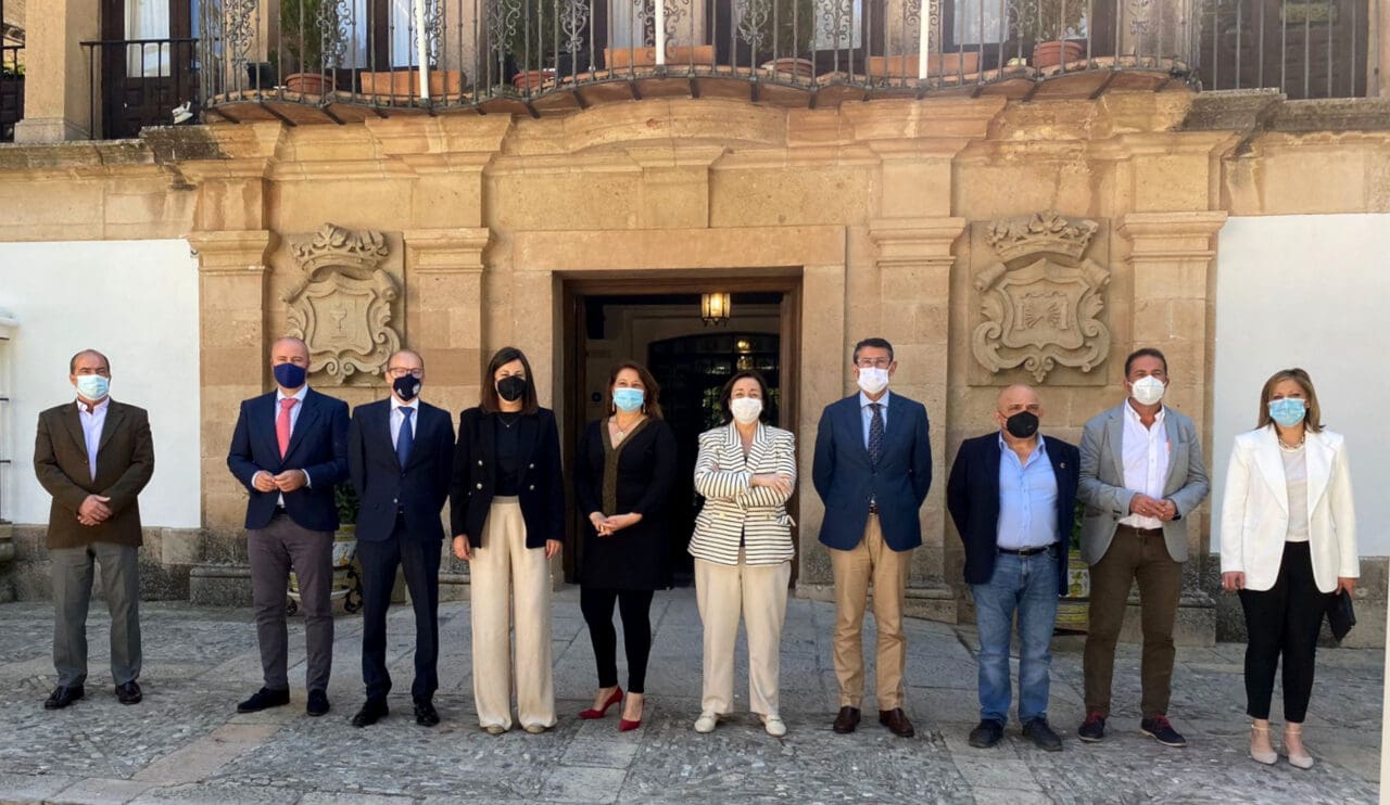 La consejera de Agricultura afirma que modernizar las oficinas comarcales agrarias es clave para el futuro del mundo rural La consejera de Agricultura afirma que modernizar las oficinas comarcales agrarias es clave para el futuro del mundo rural