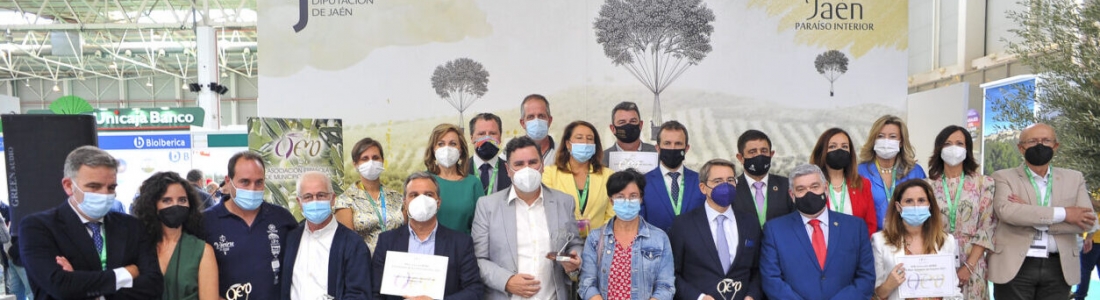 AEMO entrega sus premios anuales con los que pretende poner en valor el cultivo del olivar, sus gentes y su entorno AEMO entrega sus premios anuales con los que pretende poner en valor el cultivo del olivar, sus gentes y su entorno