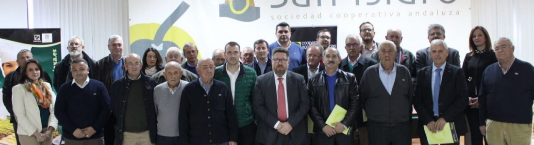 El consejero de Agricultura aplaude el proyecto de integración que llevarán a cabo ocho cooperativas olivareras de Jaén y Granada El consejero de Agricultura aplaude el proyecto de integración que llevarán a cabo ocho cooperativas olivareras de Jaén y Granada