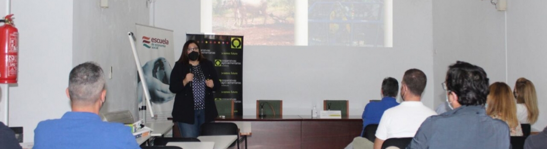 Jóvenes analizan las causas de la falta del relevo generacional en el campo y las oportunidades de la digitalización Jóvenes analizan las causas de la falta del relevo generacional en el campo y las oportunidades de la digitalización