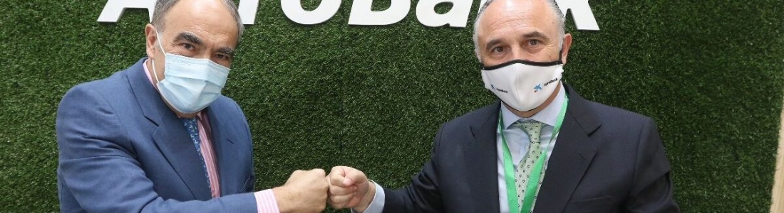 Dcoop y CaixaBank firman un convenio para ayudar a los agricultores a mejorar su olivar Dcoop y CaixaBank firman un convenio para ayudar a los agricultores a mejorar su olivar