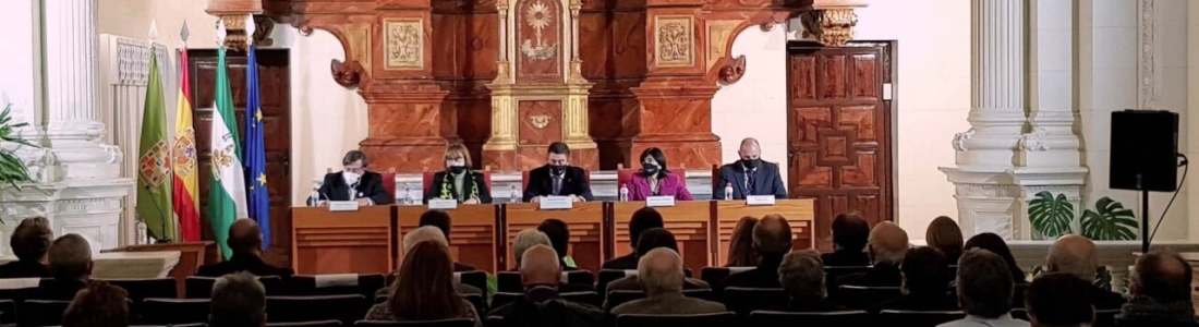 Joaquín Araújo: “El olivo exhibe una alegre tristeza, está todavía vivo, pero tiene muchas tareas que hacer” Joaquín Araújo: “El olivo exhibe una alegre tristeza, está todavía vivo, pero tiene muchas tareas que hacer”