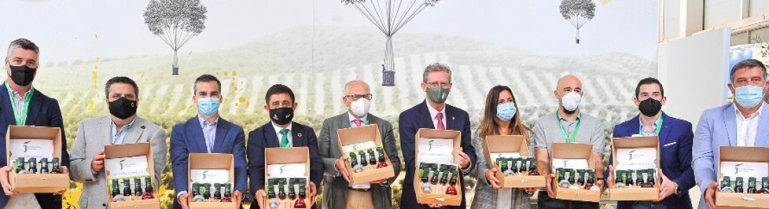 La Diputación presenta una nueva caja para facilitar la cata de los aceites Jaén Selección en acciones promocionales La Diputación presenta una nueva caja para facilitar la cata de los aceites Jaén Selección en acciones promocionales