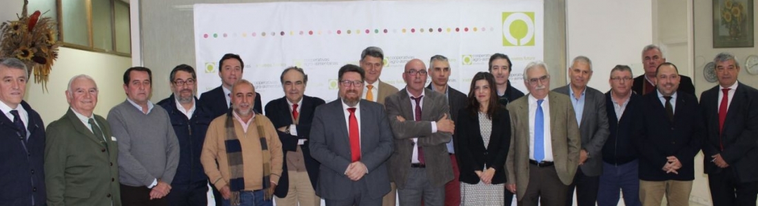 El consejero de Agricultura anima a las cooperativas a crecer en tamaño e incorporar mujeres a sus órganos rectores El consejero de Agricultura anima a las cooperativas a crecer en tamaño e incorporar mujeres a sus órganos rectores